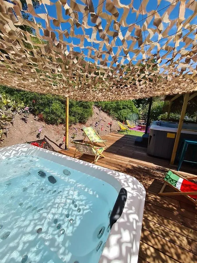 Hotel La Vie En Rose Avec Spa Exterieur Collectif Gratuit 0*, Saint-Mandrier-sur-Mer