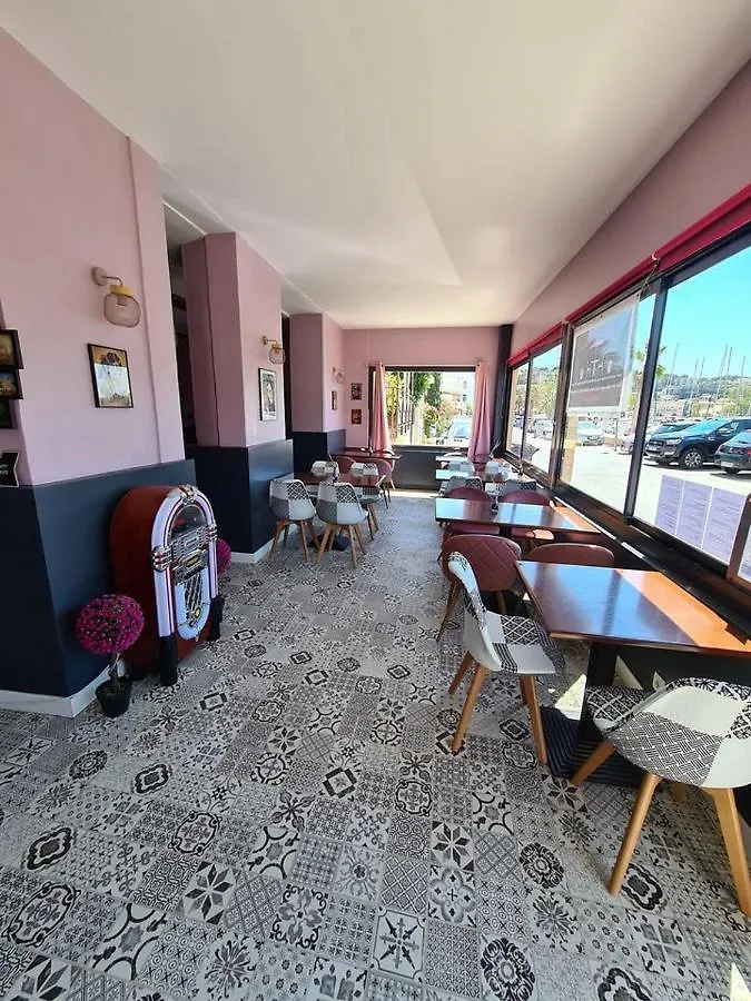 Hotel La Vie En Rose Avec Spa Exterieur Collectif Gratuit  Saint-Mandrier-sur-Mer