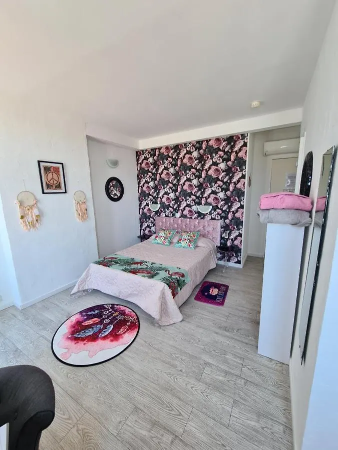 Hotel La Vie En Rose Avec Spa Exterieur Collectif Gratuit